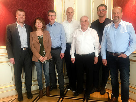 Die Mitglieder des IAKS Expert Circle Sports Halls beim Treffen in Wien